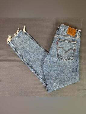 Levi’s Wedgie Fit Straight Jeans Womens 25 Light Wash Raw Hem High Rise